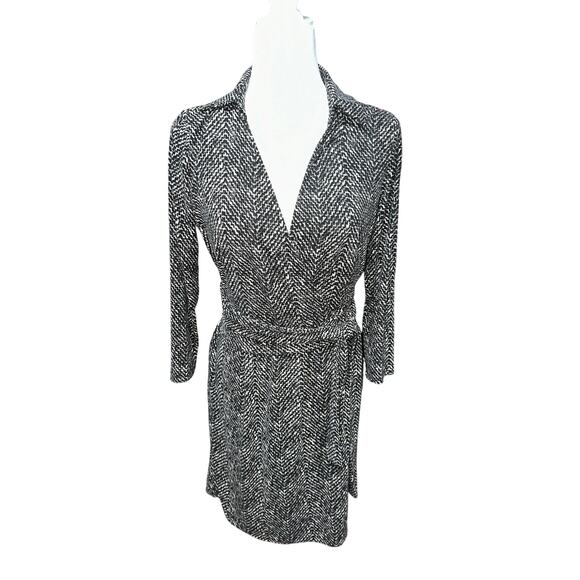 Ann Taylor Dress Surplice Collared Stretch Black Cream 8 Career Office Travel - Picture 1 of 10